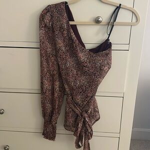 Gorgeous maroon single sleeved floral top